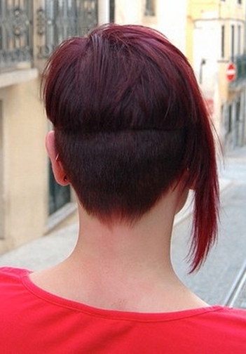 tył asymetrycznej fryzury krótkiej, uczesanie damskie zdjęcie numer 82A